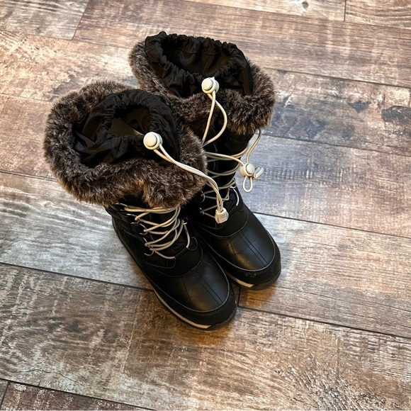 SOLD Girls Lands End snow boots - Picture 2 of 5